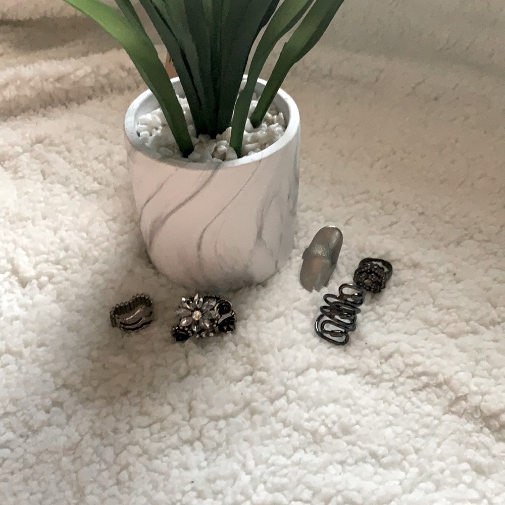 Lot of five rings